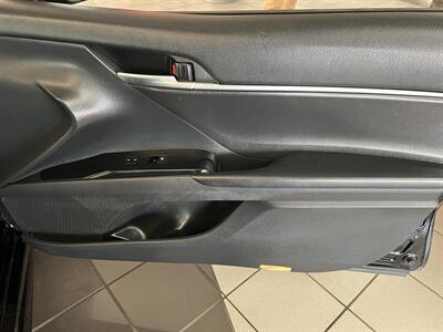 2019 Toyota Camry SE   - Photo 26 - Hamilton, OH 45015