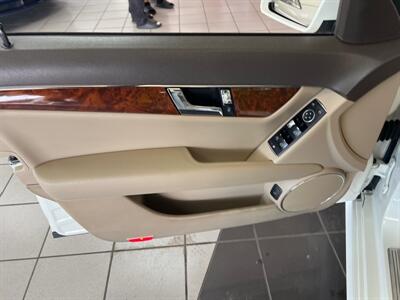 2011 Mercedes-Benz C 300 Luxury 4MATIC 4DR SEDAN   - Photo 19 - Hamilton, OH 45015