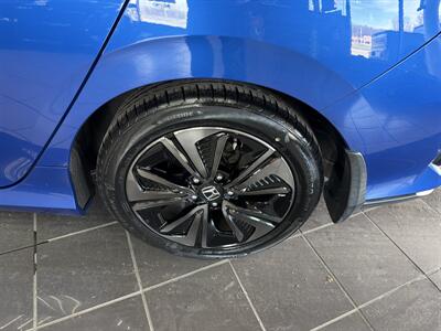 2017 Honda Civic EX 4DR HATCHBACK TURBO   - Photo 31 - Hamilton, OH 45015