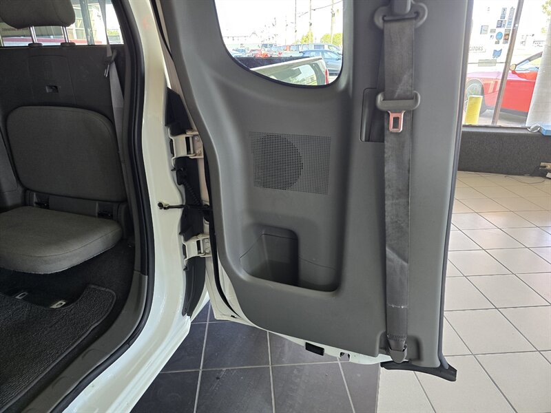 2021 Nissan Frontier S 4DR KING CAB - Photo 10 - Hamilton, OH 45015