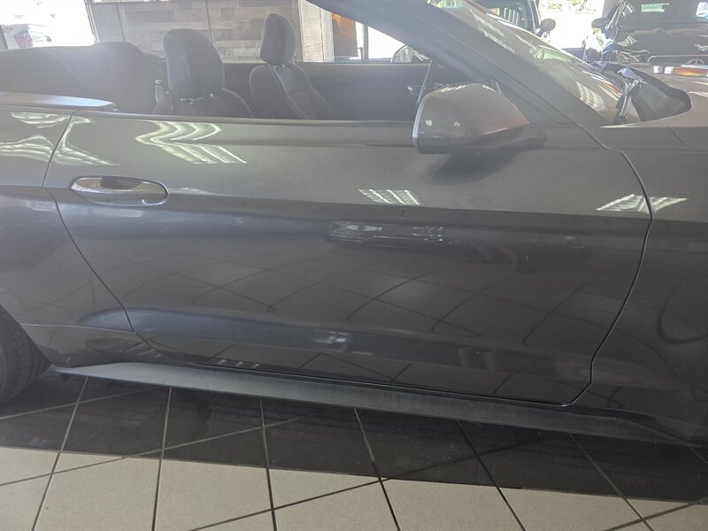 2019 Ford Mustang EcoBoost 2DR CONVERTIBLE - Photo 18 - Hamilton, OH 45015