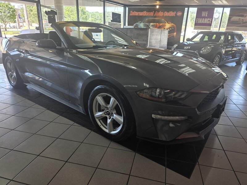 2019 Ford Mustang EcoBoost 2DR CONVERTIBLE - Photo 2 - Hamilton, OH 45015