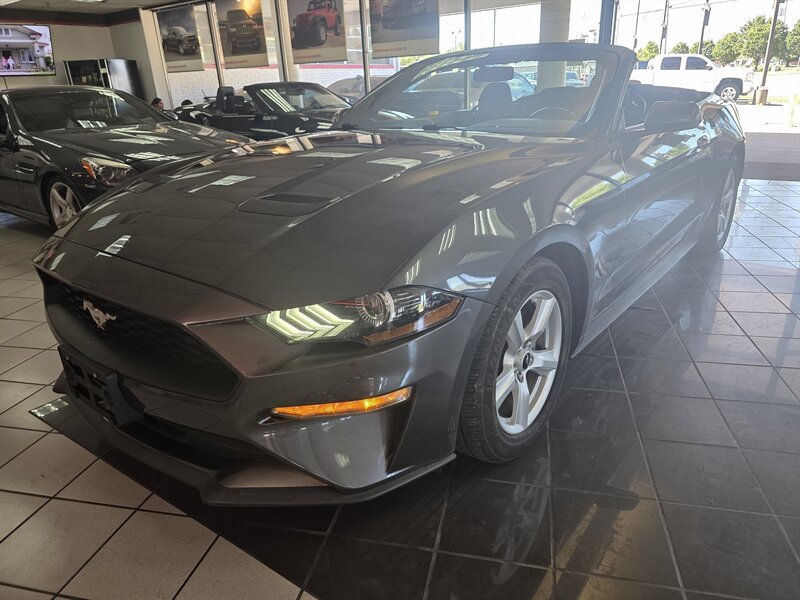 2019 Ford Mustang EcoBoost 2DR CONVERTIBLE   - Photo 1 - Hamilton, OH 45015