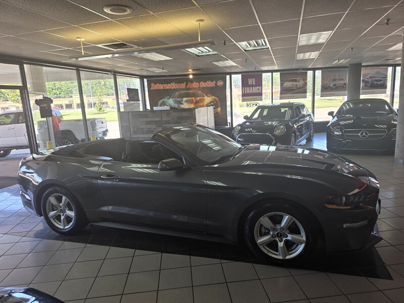 2019 Ford Mustang EcoBoost 2DR CONVERTIBLE - Photo 5 - Hamilton, OH 45015