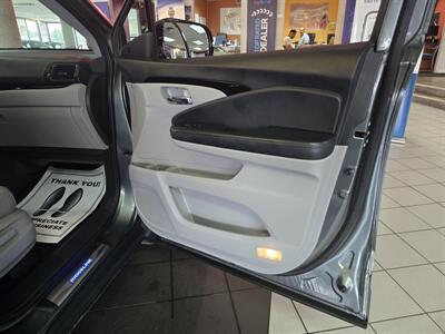 2019 Honda Ridgeline RTL-E 4DR CREW CAB 4X4   - Photo 12 - Hamilton, OH 45015
