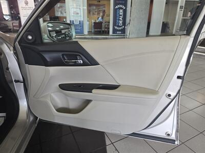 2013 Honda Accord EX-L   - Photo 12 - Hamilton, OH 45015