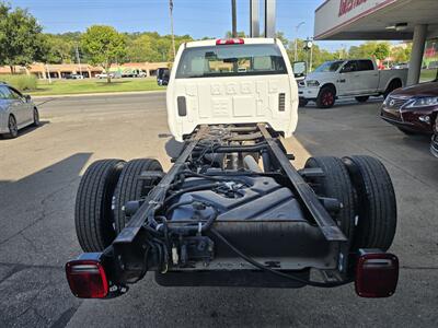 2019 Chevrolet Silverado 3500 Work Truck 2DR REGULAR CAB SWB CHASSIS   - Photo 16 - Hamilton, OH 45015