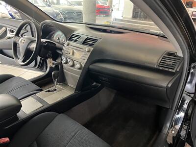 2011 Toyota Camry SE   - Photo 23 - Hamilton, OH 45015