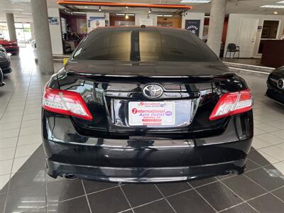 2011 Toyota Camry SE   - Photo 6 - Hamilton, OH 45015