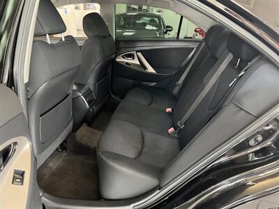 2011 Toyota Camry SE   - Photo 17 - Hamilton, OH 45015