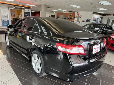 2011 Toyota Camry SE   - Photo 7 - Hamilton, OH 45015