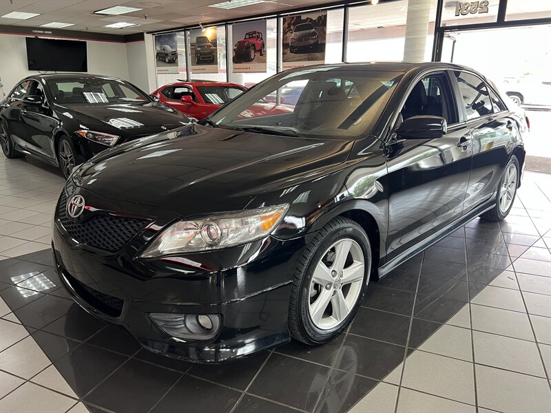2011 Toyota Camry SE - Photo 1 - Hamilton, OH 45015