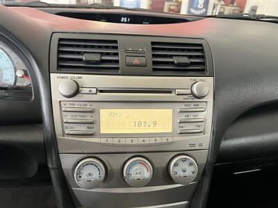 2011 Toyota Camry SE   - Photo 14 - Hamilton, OH 45015