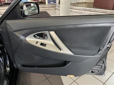 2011 Toyota Camry SE   - Photo 24 - Hamilton, OH 45015
