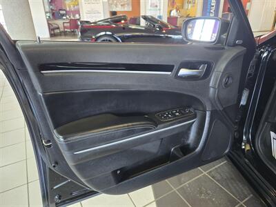 2021 Chrysler 300 Series S V6 4DR SEDAN   - Photo 6 - Hamilton, OH 45015