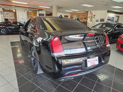 2021 Chrysler 300 Series S V6 4DR SEDAN   - Photo 4 - Hamilton, OH 45015
