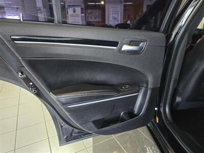 2021 Chrysler 300 Series S V6 4DR SEDAN   - Photo 9 - Hamilton, OH 45015