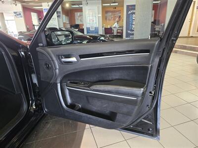 2021 Chrysler 300 Series S V6 4DR SEDAN   - Photo 11 - Hamilton, OH 45015
