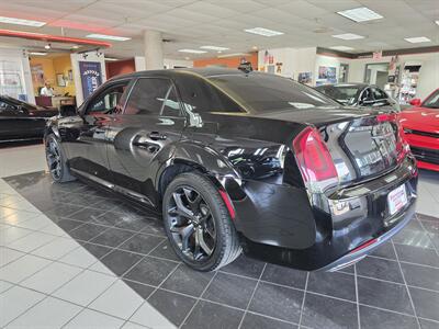 2021 Chrysler 300 Series S V6 4DR SEDAN   - Photo 5 - Hamilton, OH 45015