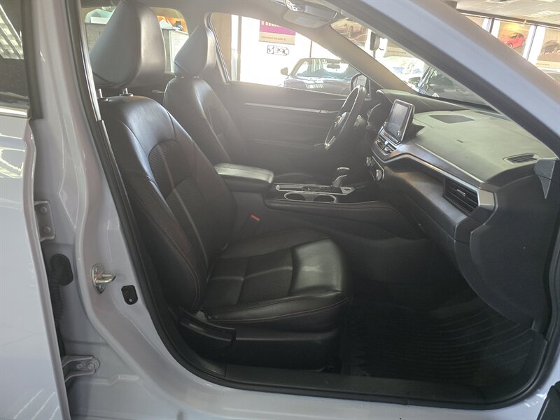 2025 Nissan Altima 2.5 SR 4DR SEDAN - Photo 14 - Hamilton, OH 45015