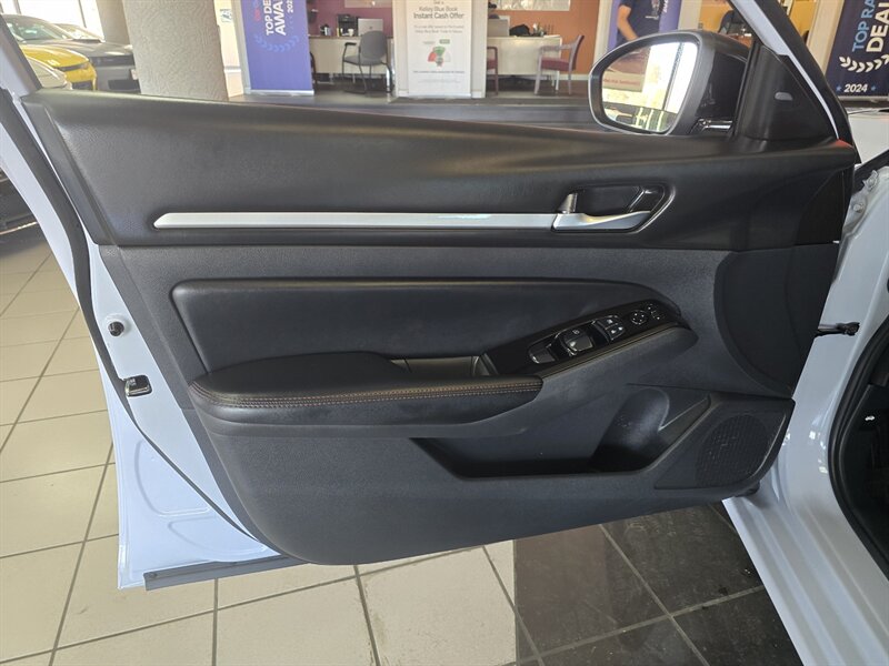 2025 Nissan Altima 2.5 SR 4DR SEDAN - Photo 7 - Hamilton, OH 45015