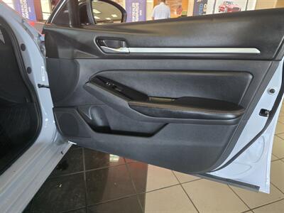 2025 Nissan Altima 2.5 SR 4DR SEDAN - Photo 12 - Hamilton, OH 45015
