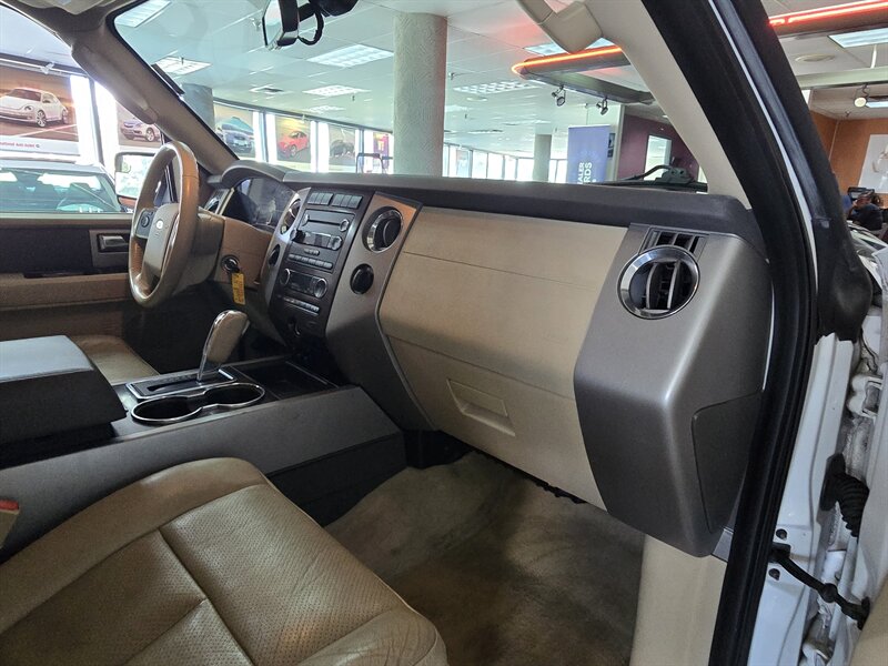 2014 Ford Expedition EL XLT 4DR SUV 4X4 - Photo 16 - Hamilton, OH 45015