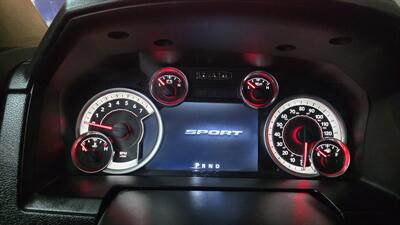 2015 RAM 1500 Sport 4DR CREW CAB 4X4   - Photo 13 - Hamilton, OH 45015