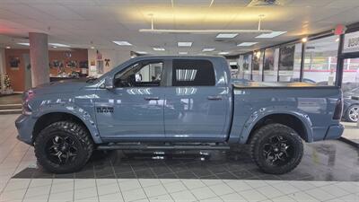 2015 RAM 1500 Sport 4DR CREW CAB 4X4   - Photo 8 - Hamilton, OH 45015