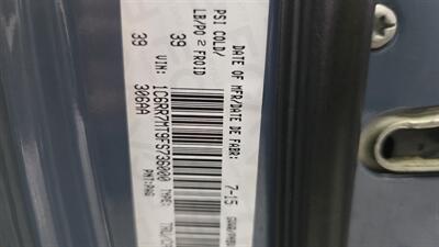 2015 RAM 1500 Sport 4DR CREW CAB 4X4   - Photo 36 - Hamilton, OH 45015