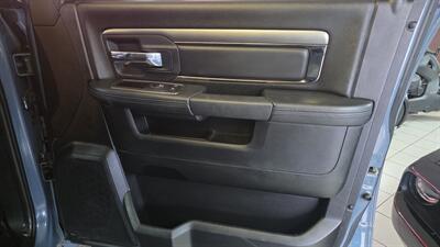 2015 RAM 1500 Sport 4DR CREW CAB 4X4   - Photo 30 - Hamilton, OH 45015