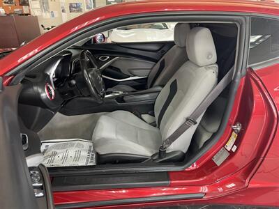 2016 Chevrolet Camaro LT 2DR COUPE/1LT   - Photo 9 - Hamilton, OH 45015