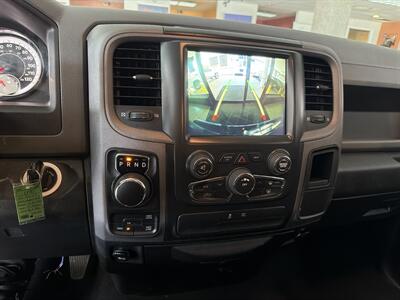 2017 RAM 1500 Express-QUAD CAB-4X4-V6   - Photo 22 - Hamilton, OH 45015