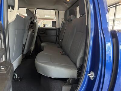 2017 RAM 1500 Express-QUAD CAB-4X4-V6   - Photo 11 - Hamilton, OH 45015