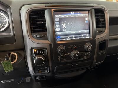 2017 RAM 1500 Express-QUAD CAB-4X4-V6   - Photo 23 - Hamilton, OH 45015