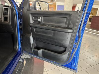 2017 RAM 1500 Express-QUAD CAB-4X4-V6   - Photo 12 - Hamilton, OH 45015