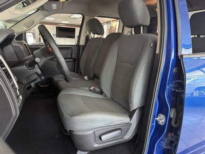 2017 RAM 1500 Express-QUAD CAB-4X4-V6   - Photo 9 - Hamilton, OH 45015