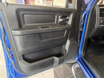 2017 RAM 1500 Express-QUAD CAB-4X4-V6   - Photo 7 - Hamilton, OH 45015