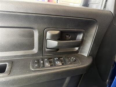 2017 RAM 1500 Express-QUAD CAB-4X4-V6   - Photo 17 - Hamilton, OH 45015