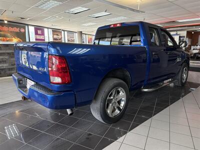 2017 RAM 1500 Express-QUAD CAB-4X4-V6   - Photo 4 - Hamilton, OH 45015