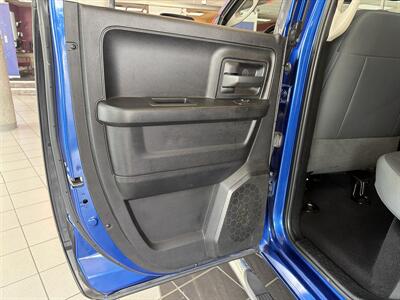 2017 RAM 1500 Express-QUAD CAB-4X4-V6   - Photo 10 - Hamilton, OH 45015