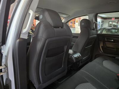 2015 Chevrolet Traverse LT 4DR SUV w/1LT   - Photo 11 - Hamilton, OH 45015