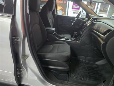 2015 Chevrolet Traverse LT 4DR SUV w/1LT   - Photo 16 - Hamilton, OH 45015