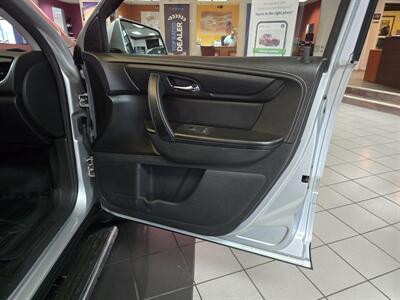 2015 Chevrolet Traverse LT 4DR SUV w/1LT   - Photo 14 - Hamilton, OH 45015