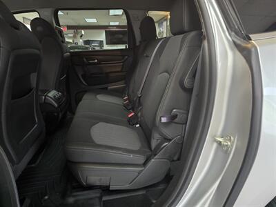 2015 Chevrolet Traverse LT 4DR SUV w/1LT   - Photo 12 - Hamilton, OH 45015