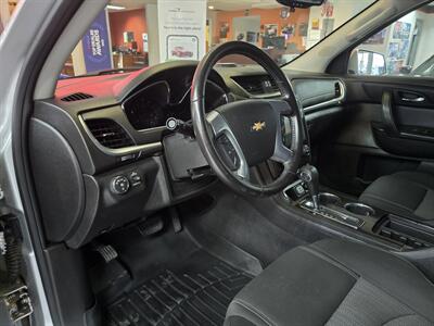 2015 Chevrolet Traverse LT 4DR SUV w/1LT   - Photo 8 - Hamilton, OH 45015