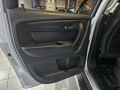 2015 Chevrolet Traverse LT 4DR SUV w/1LT   - Photo 10 - Hamilton, OH 45015
