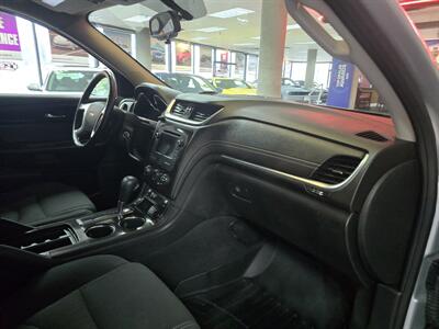 2015 Chevrolet Traverse LT 4DR SUV w/1LT   - Photo 15 - Hamilton, OH 45015