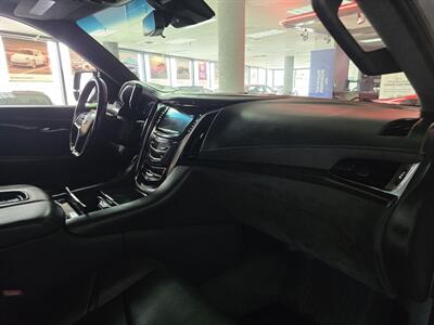 2018 Cadillac Escalade Platinum 4DR SUV AWD   - Photo 14 - Hamilton, OH 45015