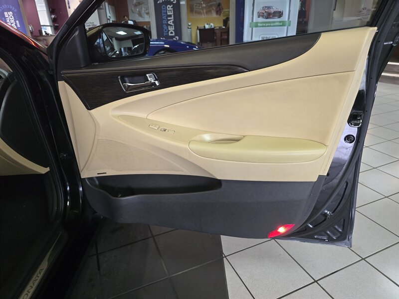 2011 Hyundai SONATA Limited 2.0T 4DR SEDAN - Photo 12 - Hamilton, OH 45015